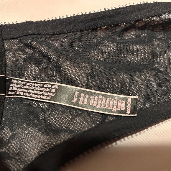 Victoria's Secret Very Sexy Push Up Front Closure 40DD Bra - Picture 3 of 4